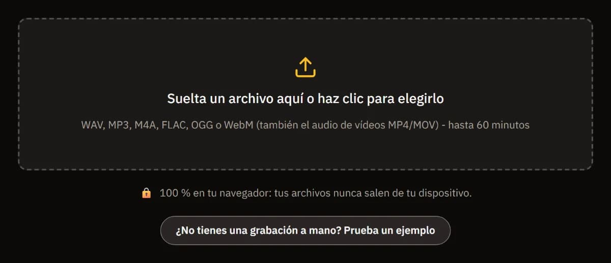 El inicio de Limpiar grabación: una zona para soltar WAV, MP3, M4A, FLAC, OGG o WebM de hasta 60 minutos, el aviso de que los archivos no salen de tu dispositivo y Probar un ejemplo.