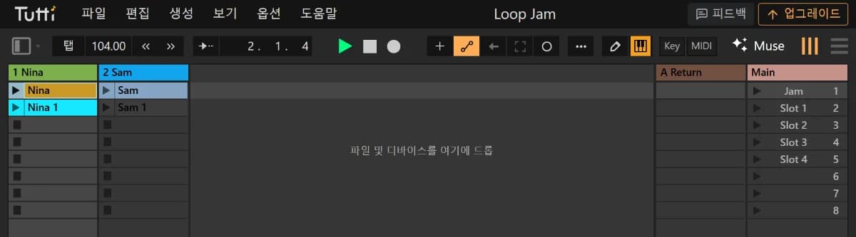 Nina와 Sam의 트랙, 클립으로 들어간 루프, Jam 및 Slot 1~4 씬이 있는 TuttiDAW의 Session View.