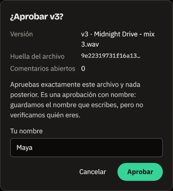 El diálogo ¿Aprobar v3?: la versión, la huella del archivo, 0 comentarios abiertos y el nombre Maya.
