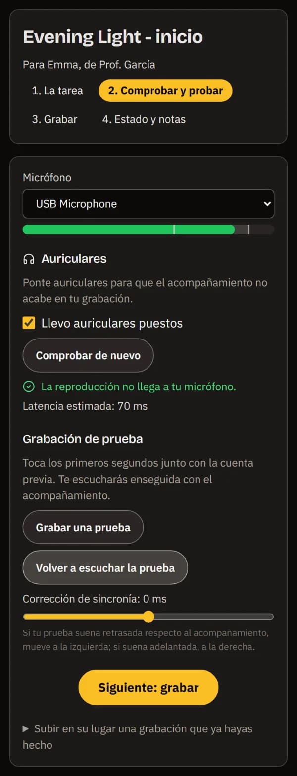 Comprobar y probar en un móvil: el micrófono y su nivel, auriculares confirmados, la reproducción no entra en el micro, la toma de prueba y su corrección de sincronía, y Siguiente: grabar.