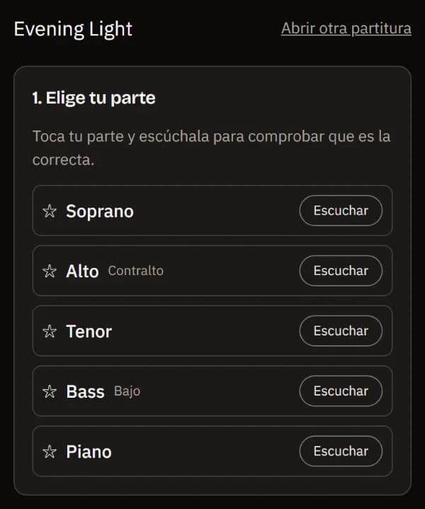 La partitura de ejemplo Evening Light abierta en un móvil: Elige tu voz, con Soprano, Alto, Tenor, Bass y Piano, cada una con un botón para escuchar.